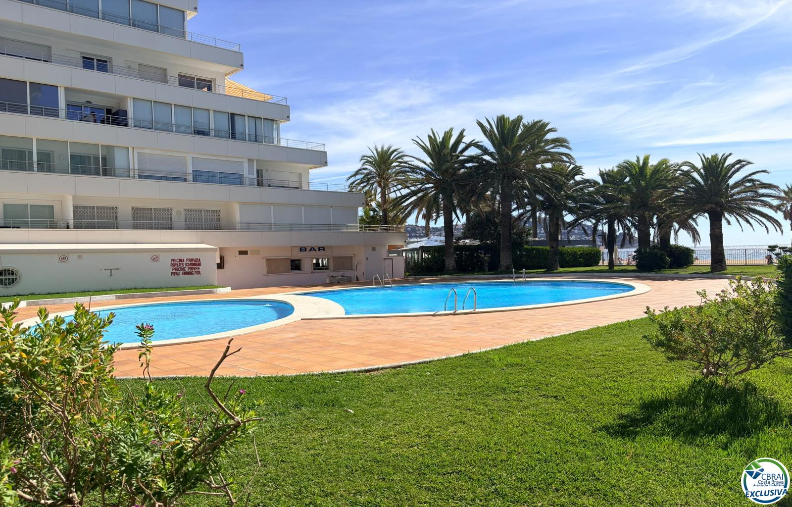 Seafront location, sea views, parking, swimming pools and gardens by the beach. - Santa Margarida - Ref. CBR6664 - photo 35