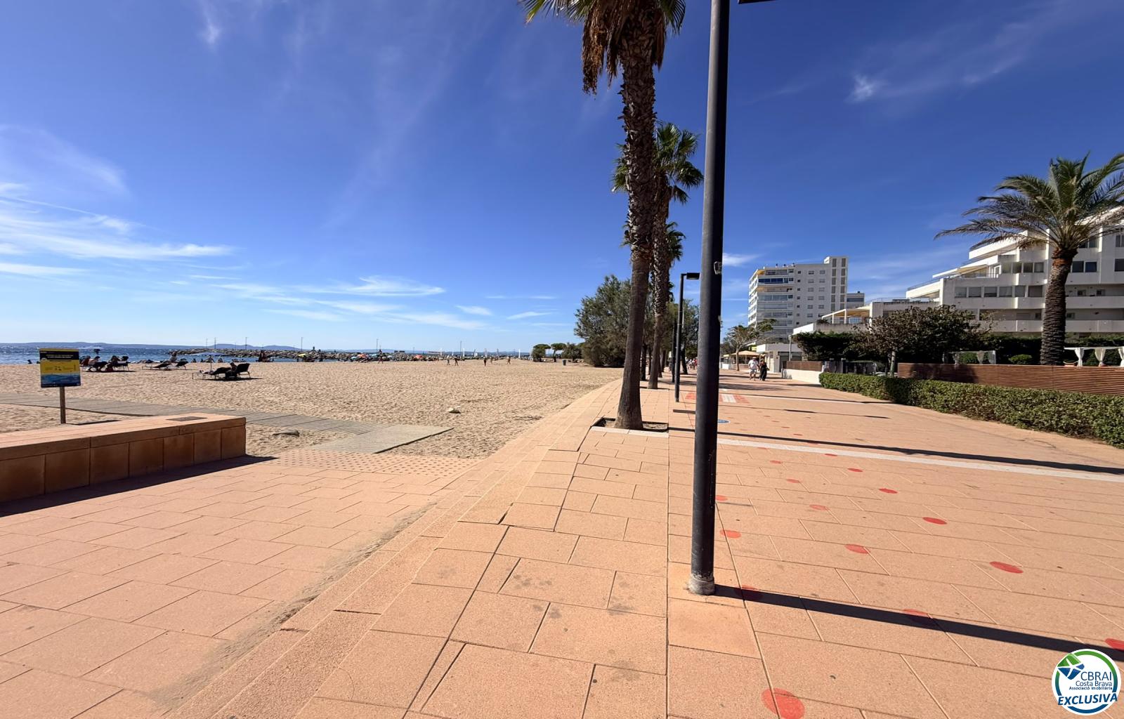 Seafront location, sea views, parking, swimming pools and gardens by the beach. - Santa Margarida - Ref. CBR6664 - photo 48