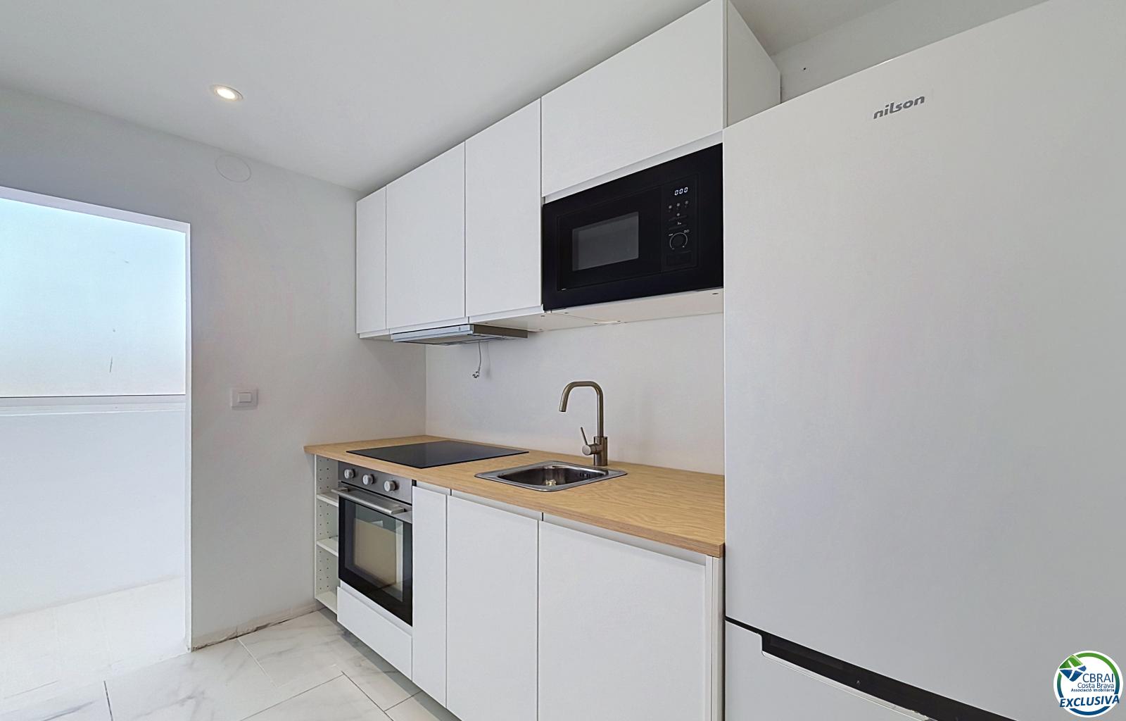 Appartement 2 chambres rénové avec terrasse à Santa Margarida, Rosas - Ref. CBR6684 - photo 10