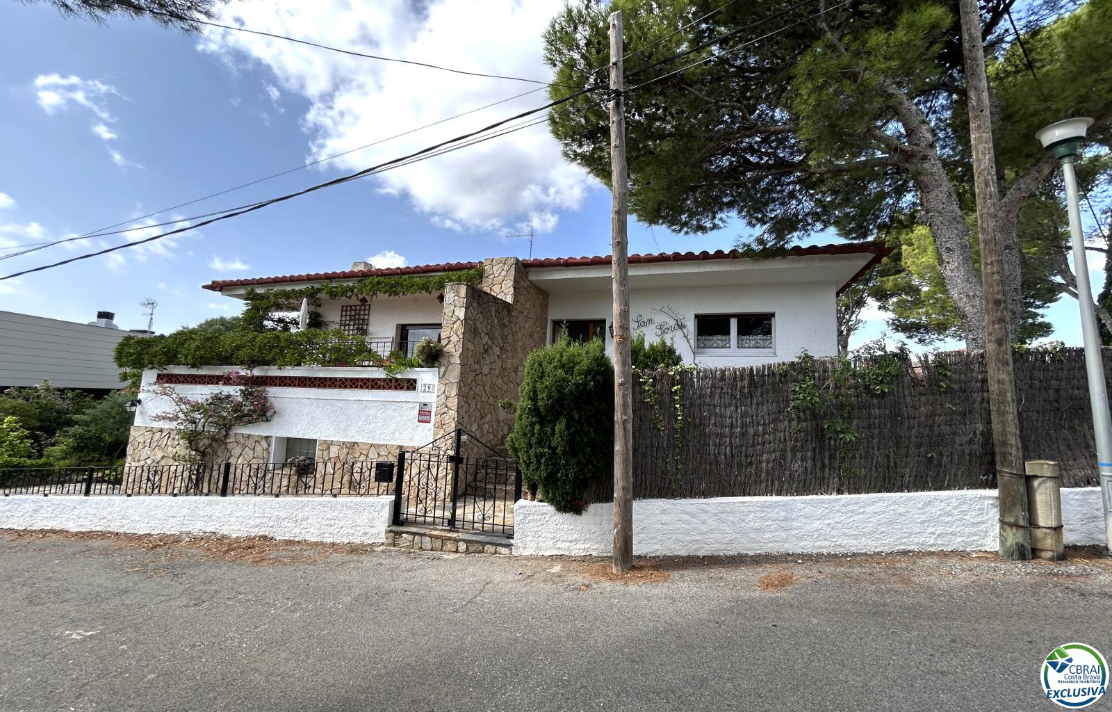 House in Llançà with a tourist license, sea views, and just a few meters from the beach. - Grifeu - Ref. CBR6637 - photo 3