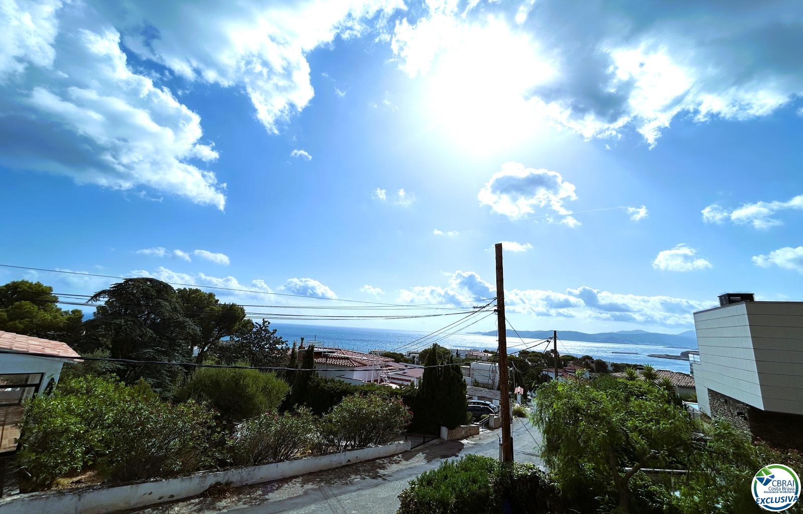 House in Llançà with a tourist license, sea views, and just a few meters from the beach. - Grifeu - Ref. CBR6637 - photo 9