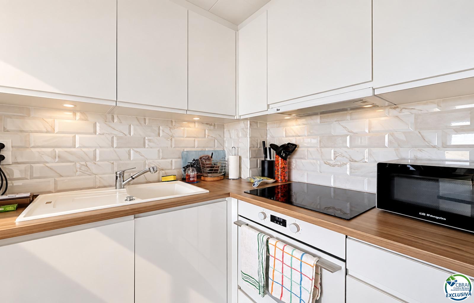 For sale 1-bedroom apartment with canal view, parking and communal pool - Freser - Ref. CBR6679 - photo 12