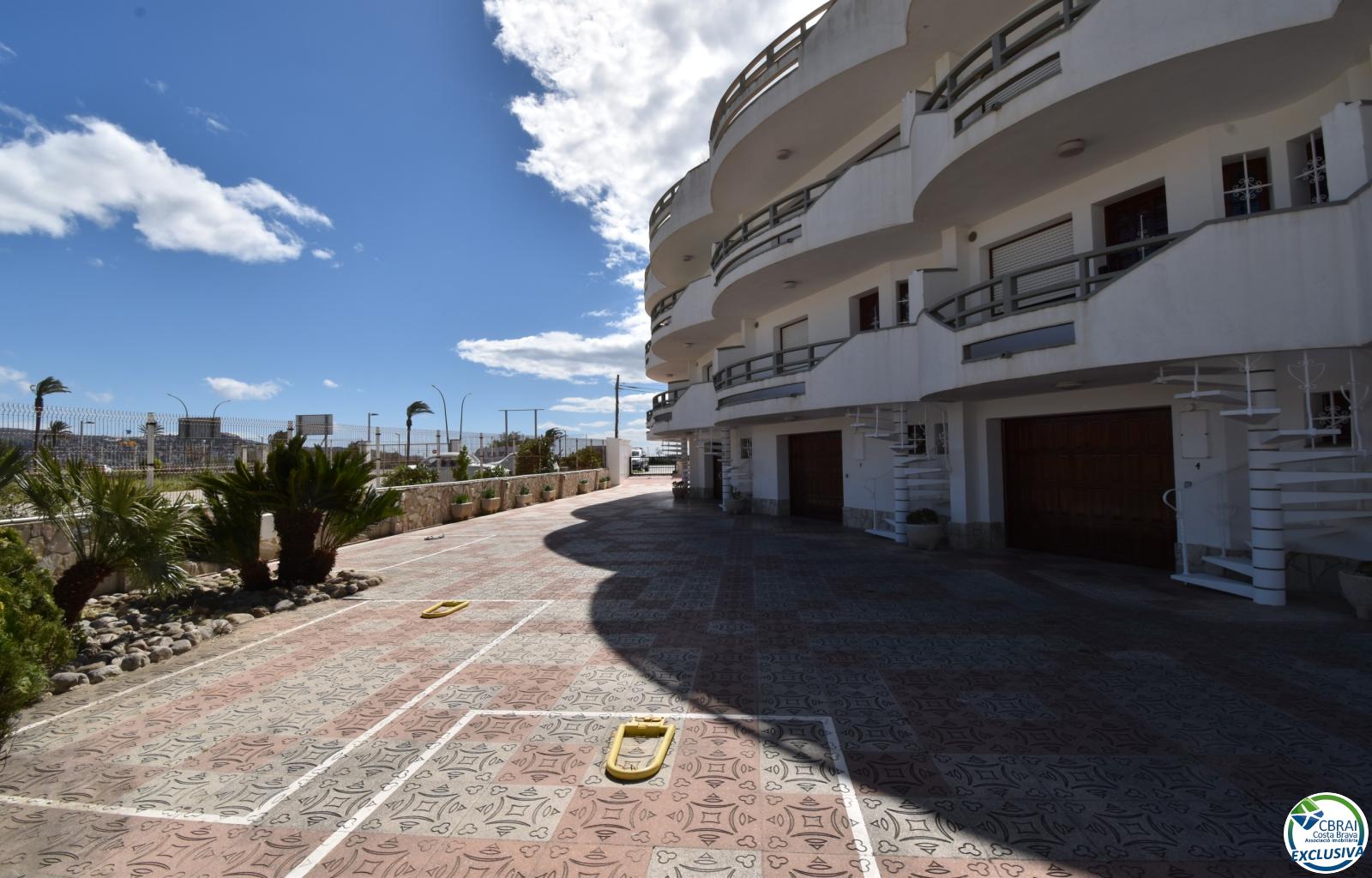 EMPURIABRAVA: Exclusive complex of six houses with moorings on the seafront for sale - Salins - Ref. CBR6609 - photo 19