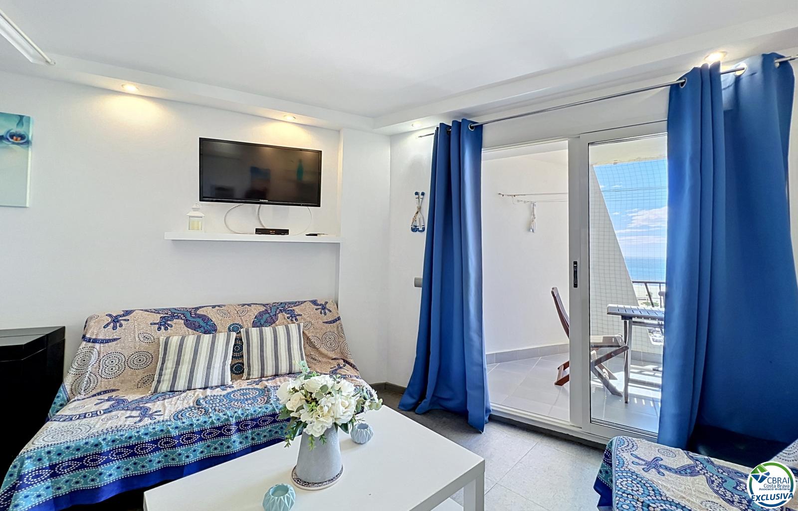 Renovated apartment with sea views on the beachfront in Empuriabrava. - Muga - Ref. CBR6640 - photo 3
