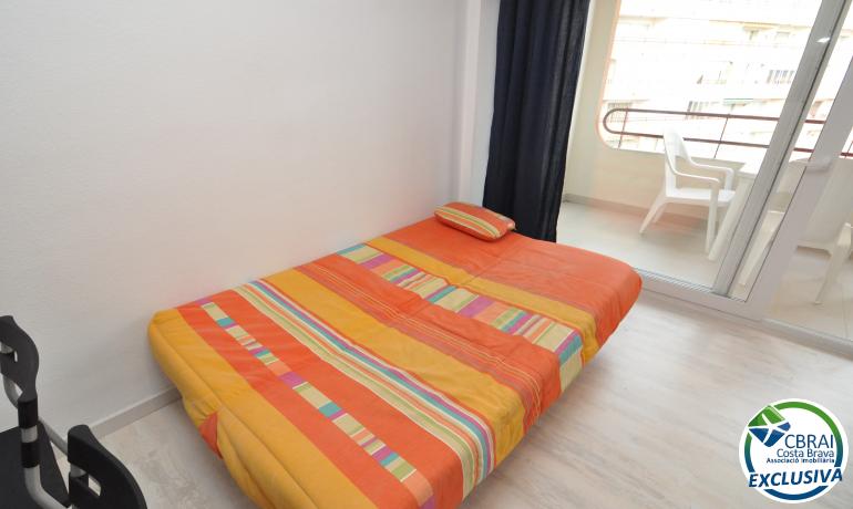 Renovated studio with community pools, garden and parking