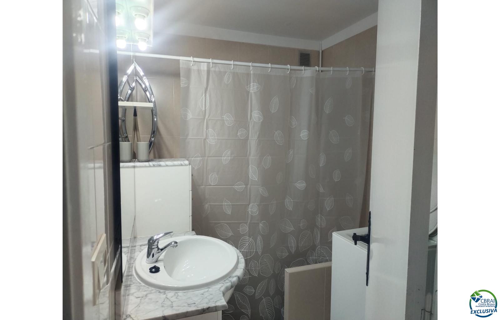 Pleasant apartment by Lake San Maurici, with lovely canal views, swimming pool and communal gardens. - Ref. CBR6660 - photo 10