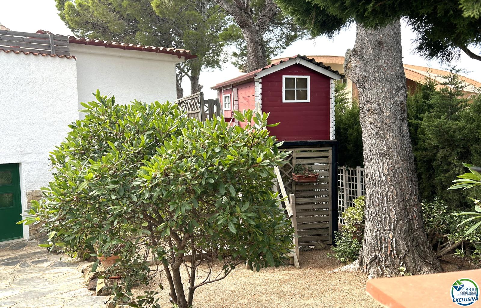 House in Llançà with a tourist license, sea views, and just a few meters from the beach. - Grifeu - Ref. CBR6637 - photo 8