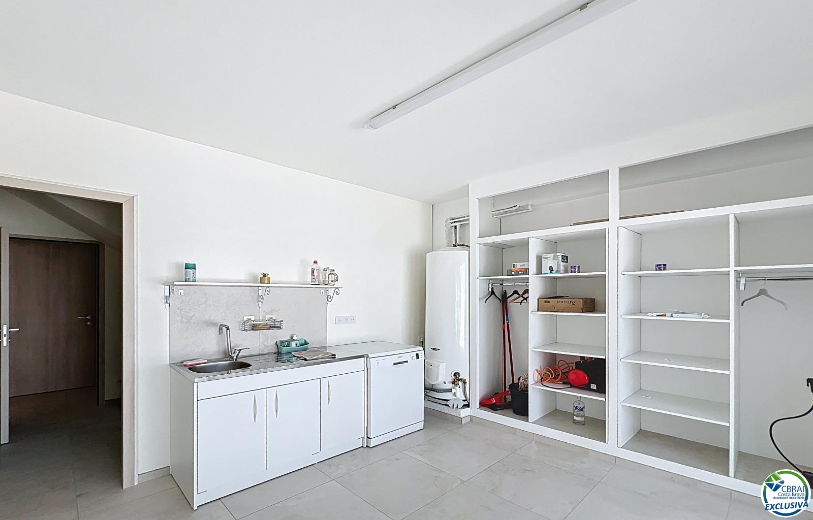 Renovated house with 5 bedrooms and tourist license in Empuriabrava, Peni area. - Ref. CBR6475 - photo 24