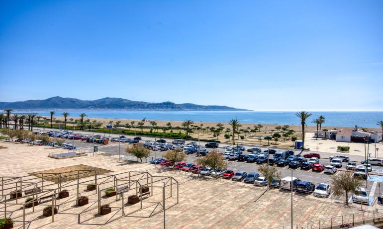 Charming apartment with sea views, just steps from the beach