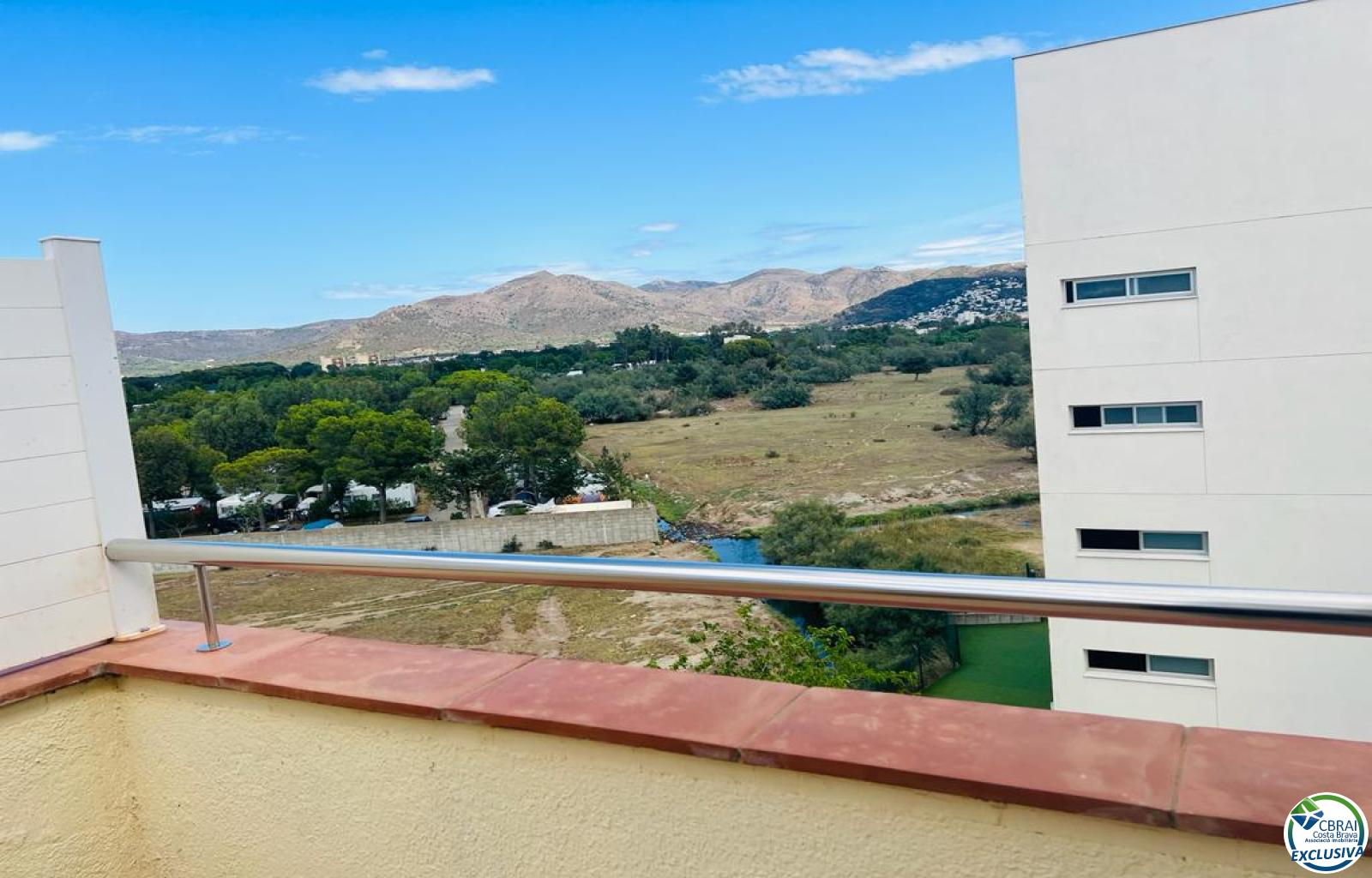 Flat - Apartment for sale in Roses, with 40 m2, 1 rooms, 1 bathroom with shower, lift, furniture and 2 terraces.