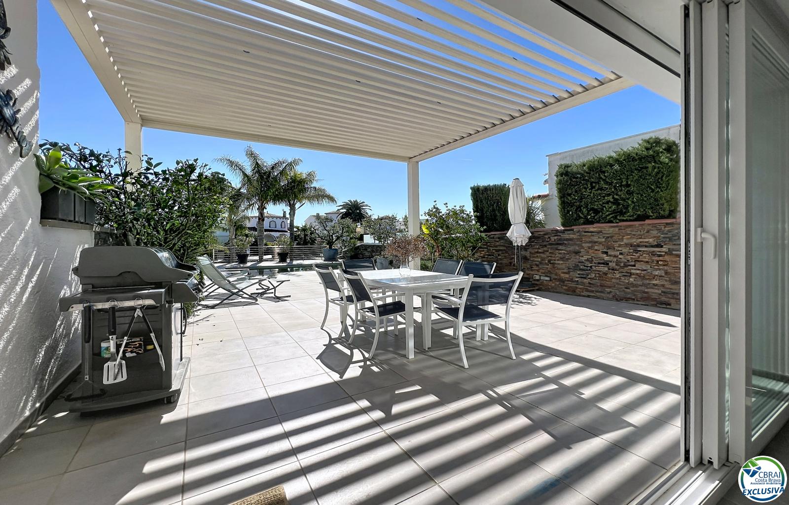 Renovated house in the south, featuring a pool and access to a wide canal in Empuriabrava. - Llobregat - Ref. CBR6415 - photo 10