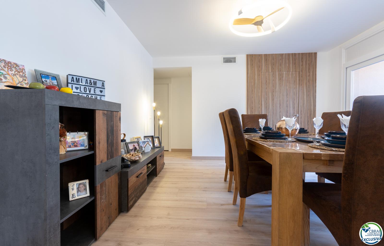 Renovated apartment with 3 bedrooms 100 m from the beach in Roses. - Centre - Ref. CBR6355 - photo 11