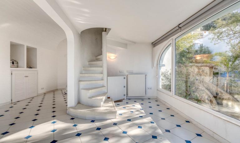 Beautiful house with infinity pool and spectacular views over the Bay of Roses