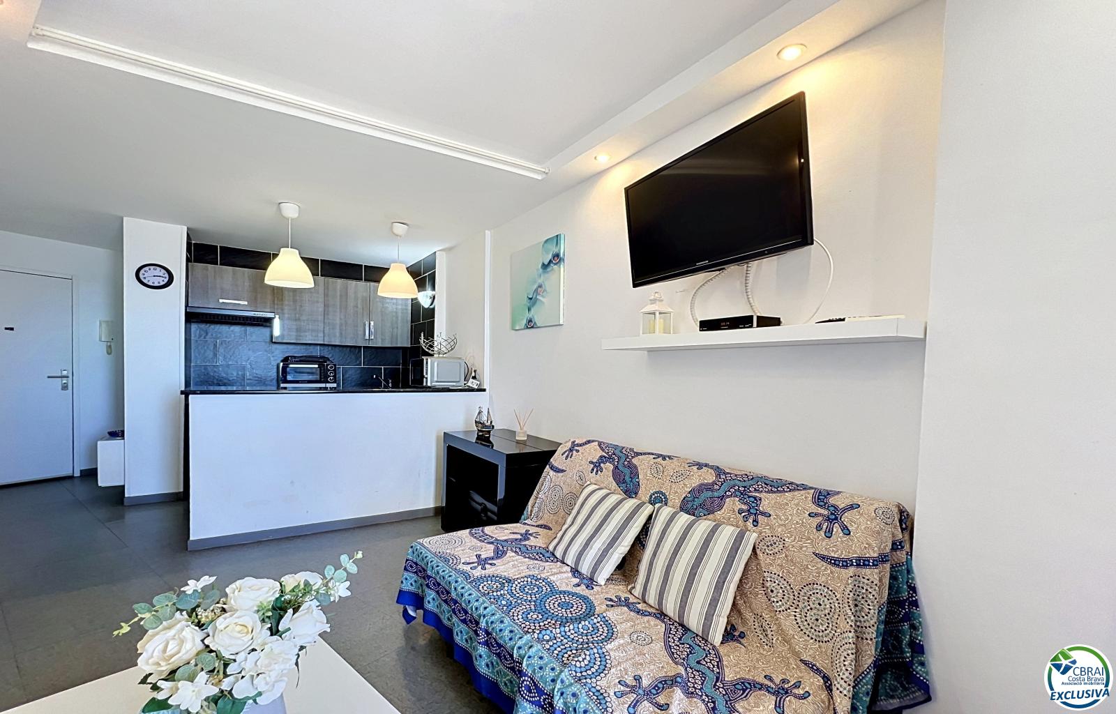 Renovated apartment with sea views on the beachfront in Empuriabrava. - Muga - Ref. CBR6640 - photo 9