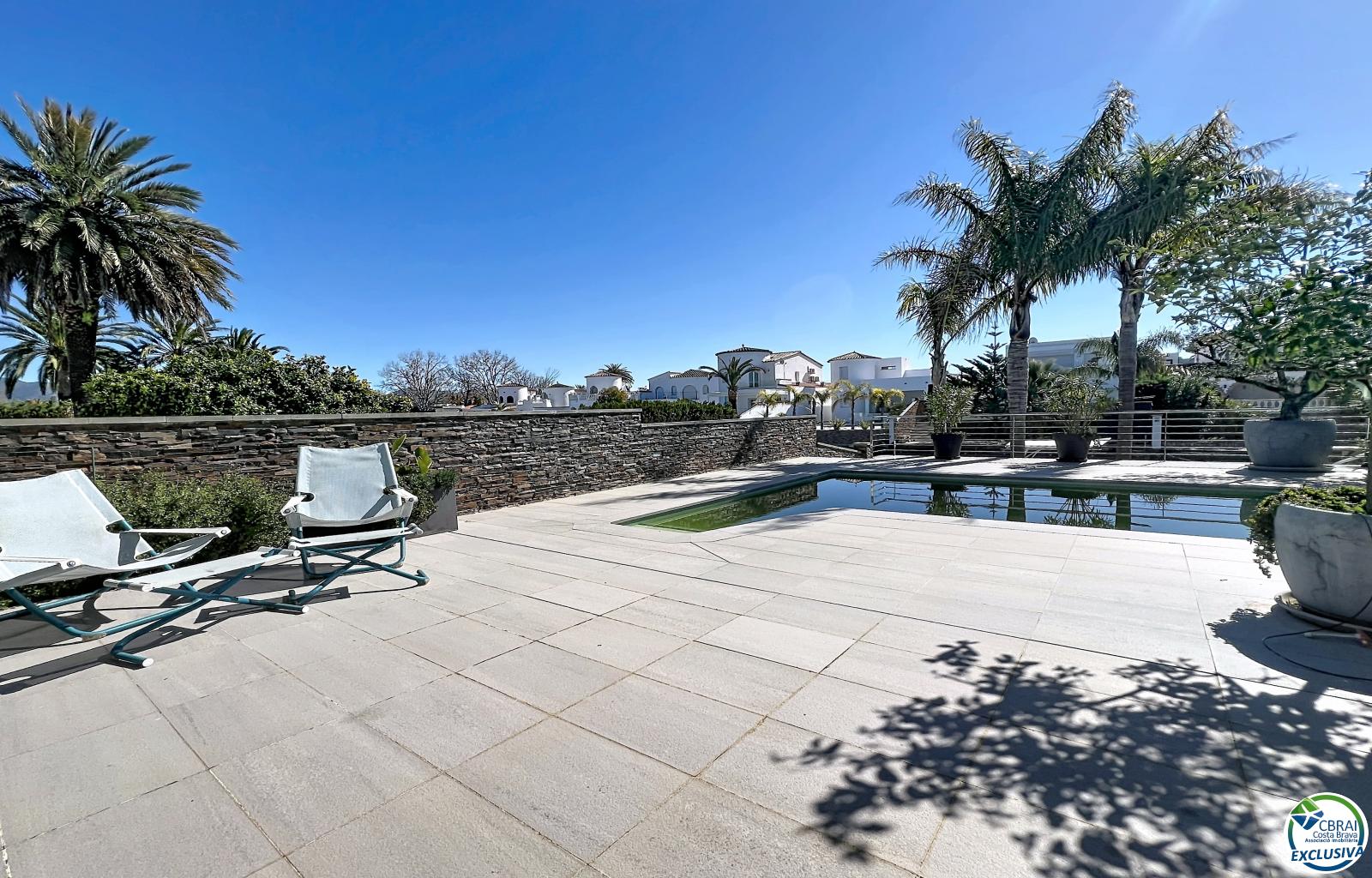 Renovated house in the south, featuring a pool and access to a wide canal in Empuriabrava. - Llobregat - Ref. CBR6415 - photo 6