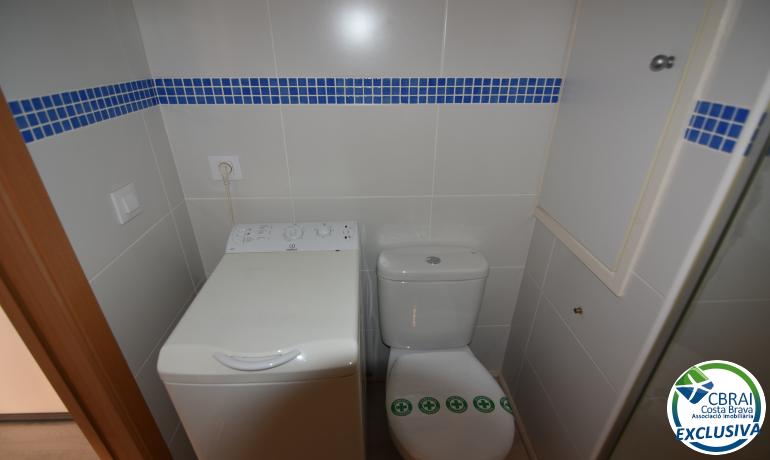 Renovated studio with community pools, garden and parking