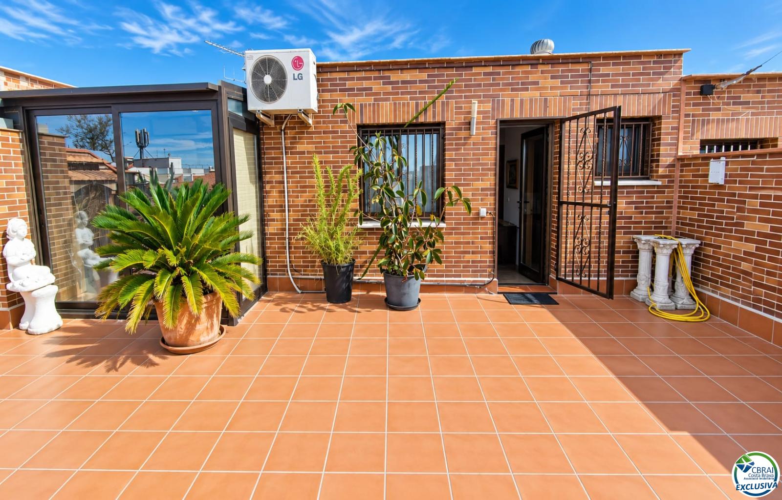 3-Bedroom Duplex Penthouse with Spacious Terraces, Swimming Pool and Parking - Centre - Ref. CBR6677 - photo 18