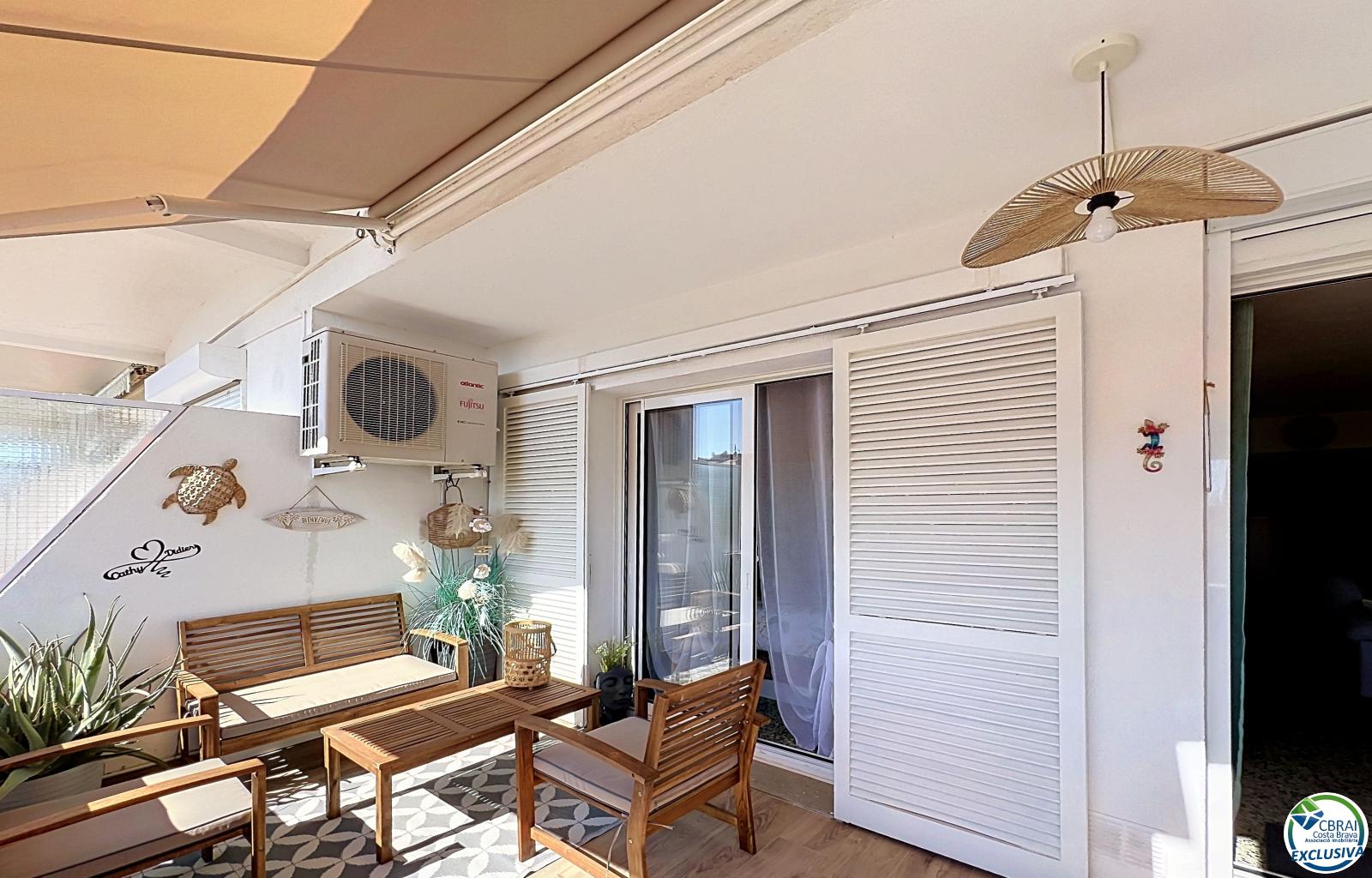 Apartamento reformado con terraza a 150 m de la playa – Empuriabrava