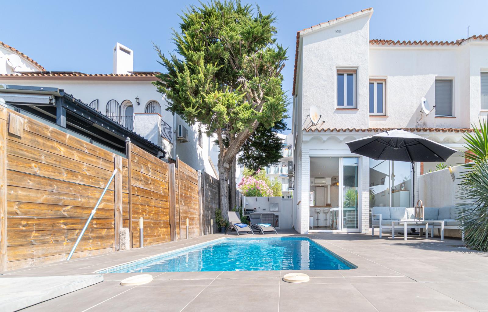 Elegant Waterfront villa with pool, private mooring and direct canal access in Santa Margarita - Santa Margarida - Ref. CBR6598 - photo 40