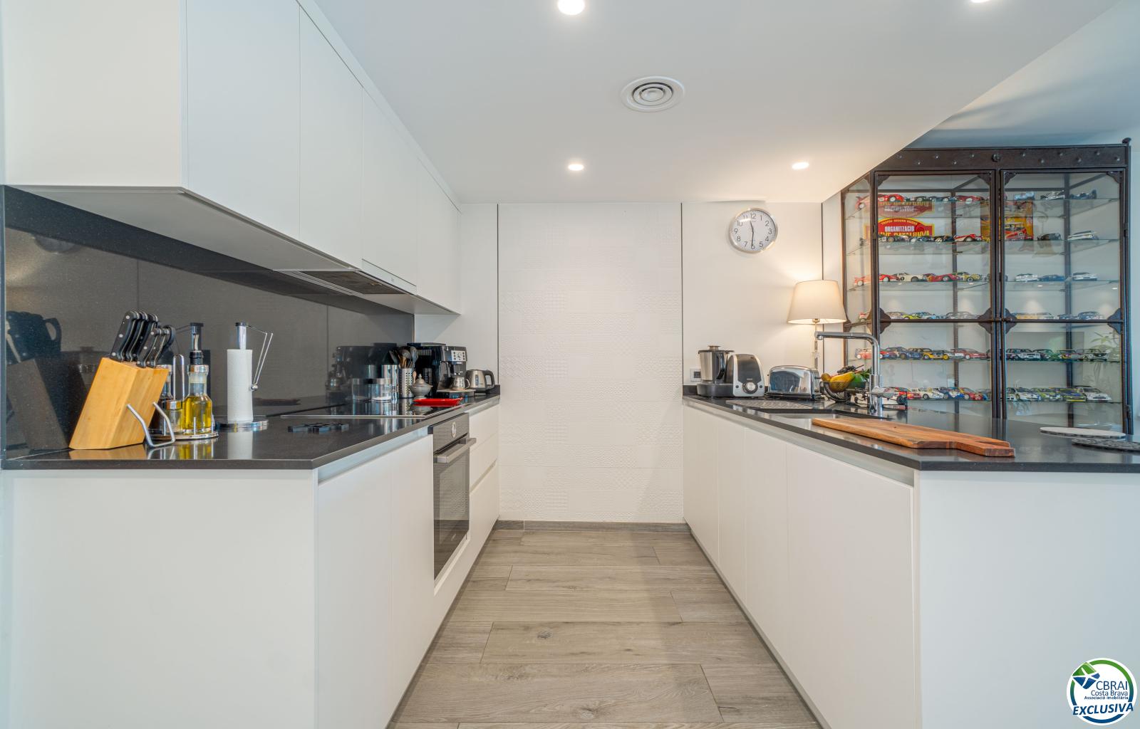 Magnificent Seafront Apartment - Centre - Ref. CBR5993 - photo 12