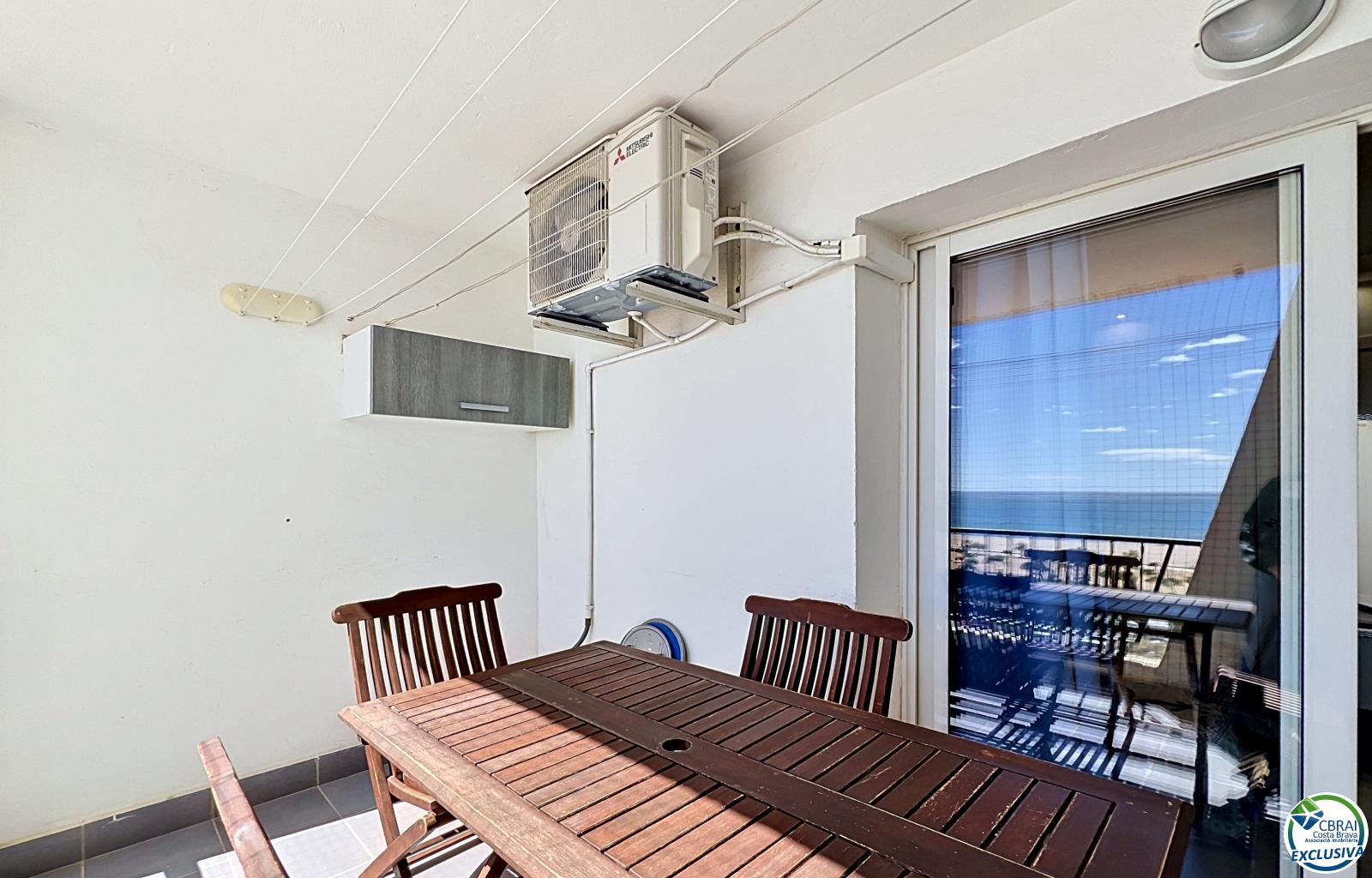Renovated apartment with sea views on the beachfront in Empuriabrava. - Muga - Ref. CBR6640 - photo 7