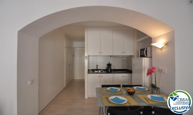 Renovated studio with community pools, garden and parking