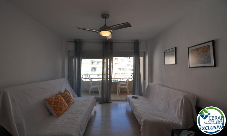 Renovated studio with community pools, garden and parking