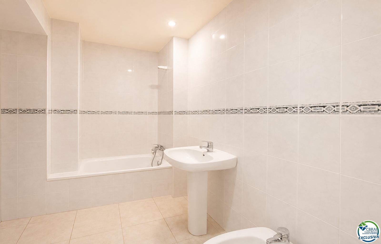2-bedroom flat with 3 terraces – 79 m² - Casc Urbà - Ref. CBR6619 - photo 6