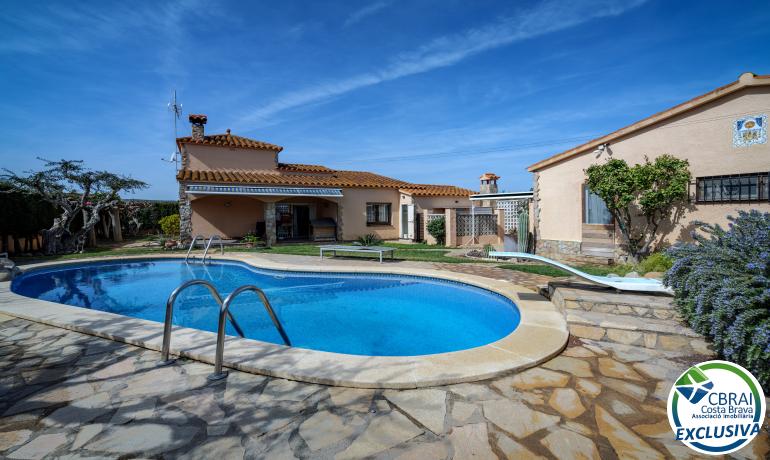 Venta de  Casa en Viladamat, Costa Brava