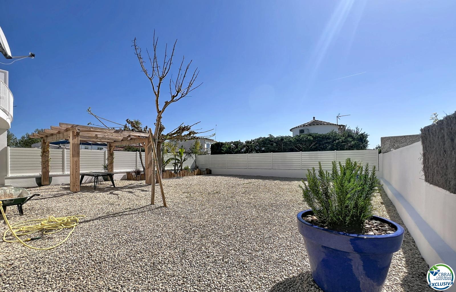 Renovated house with 5 bedrooms and tourist license in Empuriabrava, Peni area. - Ref. CBR6475 - photo 7