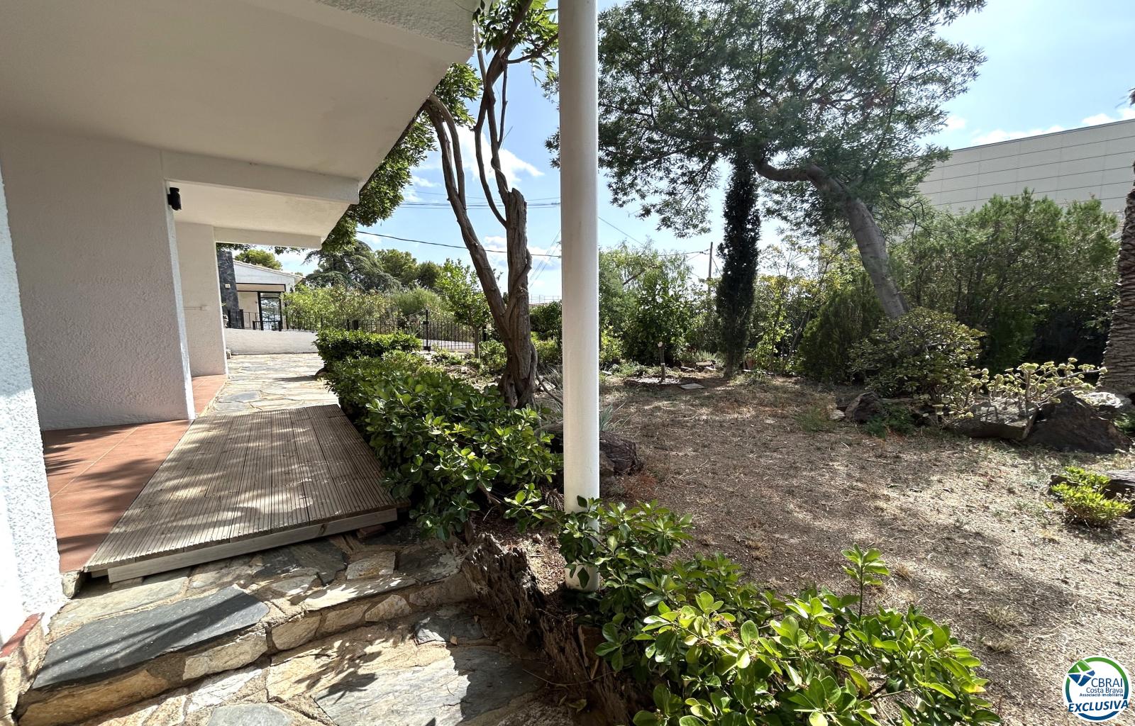 House in Llançà with a tourist license, sea views, and just a few meters from the beach. - Grifeu - Ref. CBR6637 - photo 14