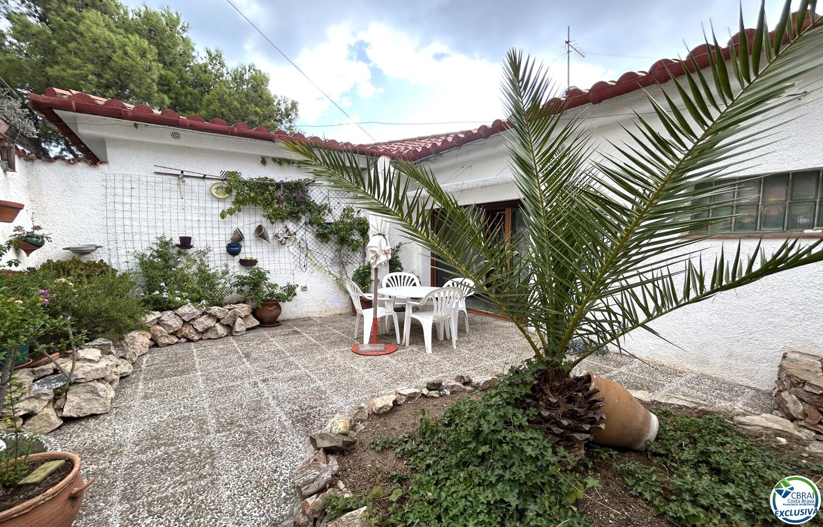 House in Llançà with a tourist license, sea views, and just a few meters from the beach. - Grifeu - Ref. CBR6637 - photo 12