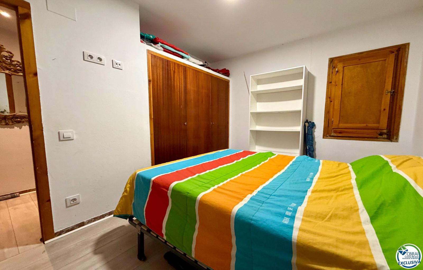 For sale renovated 2-bedroom apartment in the center of Roses, 50m from the sea - Centre - Ref. CBR6411 - photo 13