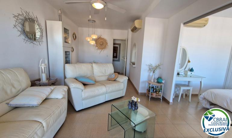 for saleFlat/Apartment Roses