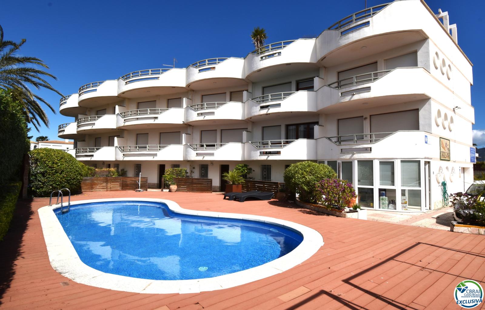 EMPURIABRAVA: Exclusive complex of six houses with moorings on the seafront for sale - Salins - Ref. CBR6609
