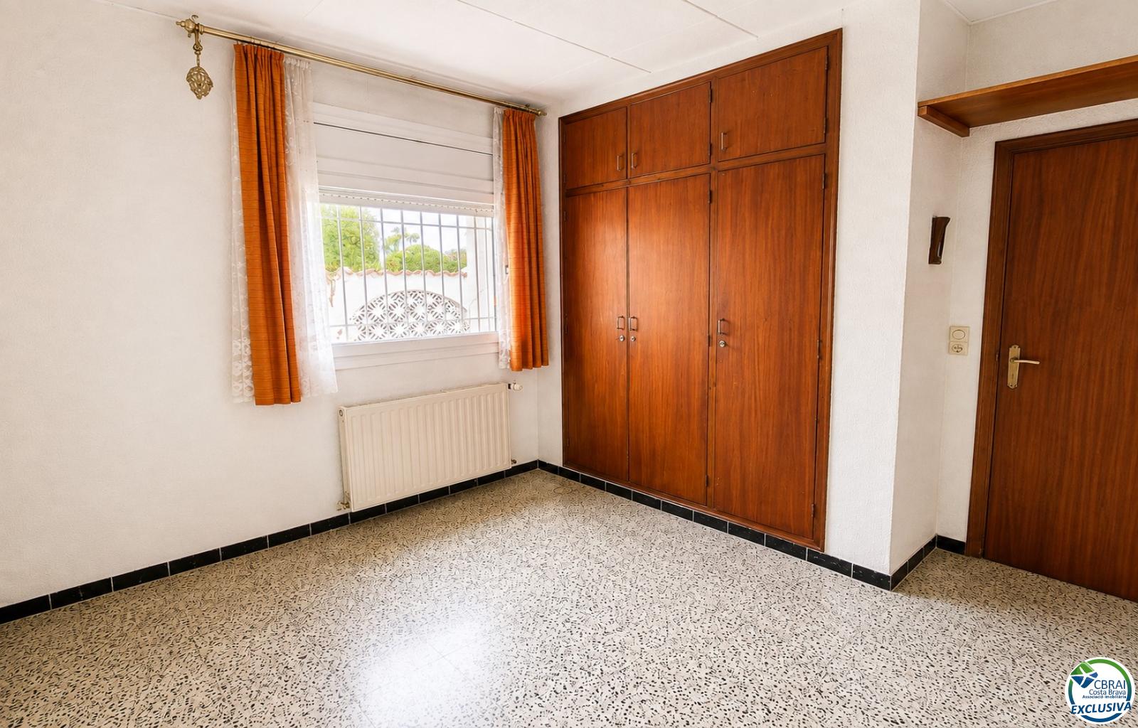 Villa de caractère, terrain de 500 m² et amarrage privé à Empuriabrava - Ebre - Ref. CBR6631 - photo 9