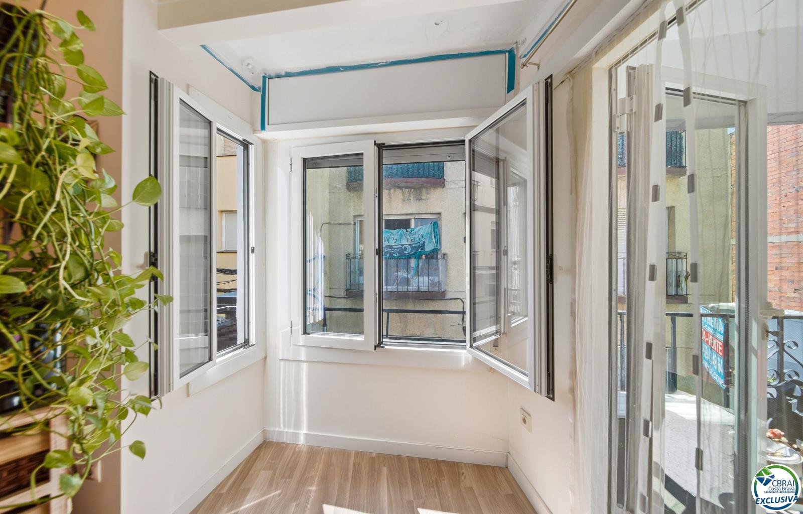 Apartment in the Heart of the Town Centre, Just 250 Metres from the Beach. - Ref. CBR6529 - photo 24