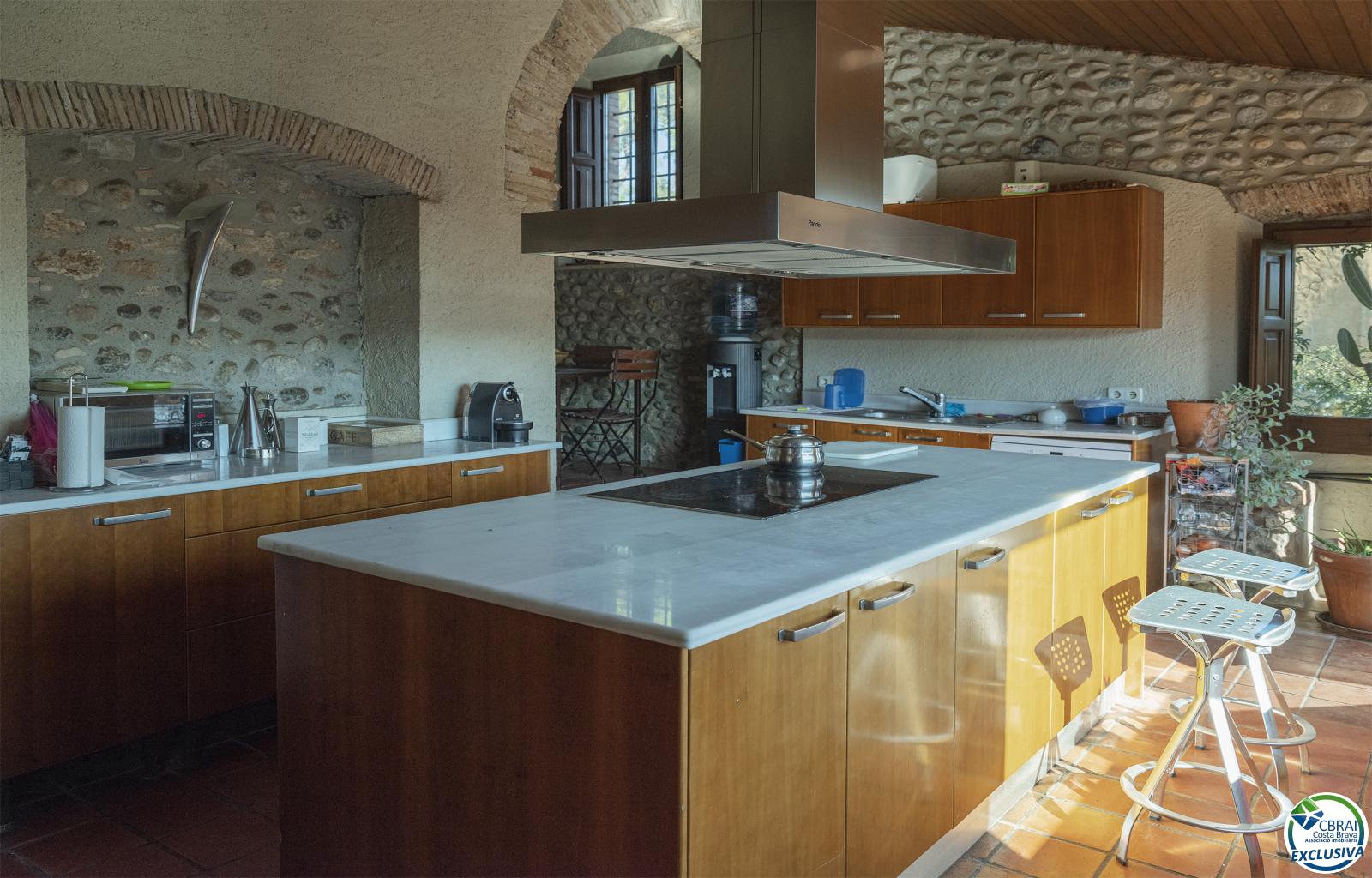 Exclusive Historic Estate in Alt Empordà with 7 Residences, Rural Tourism Licence and Established Profitability - Casc urbà - Ref. CBR6515 - photo 16