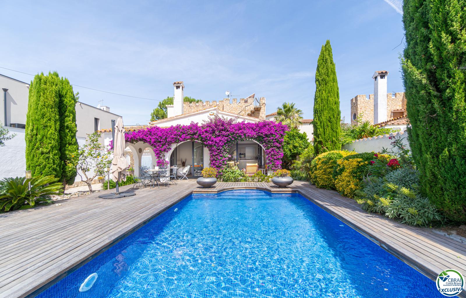 Stunning renovated house with pool in Empuriabrava - Peni - Ref. CBR6547