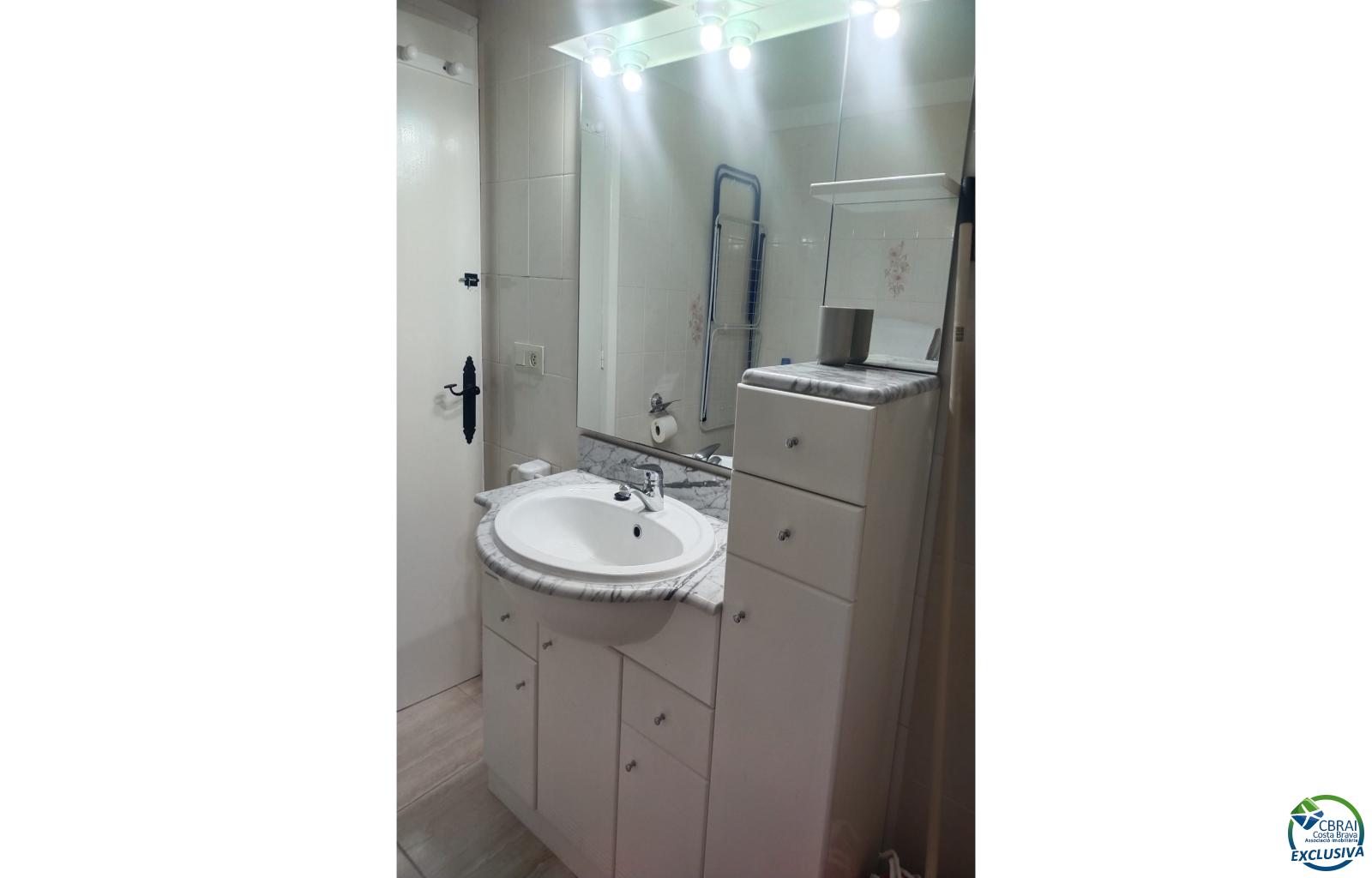 Pleasant apartment by Lake San Maurici, with lovely canal views, swimming pool and communal gardens. - Ref. CBR6660 - photo 8