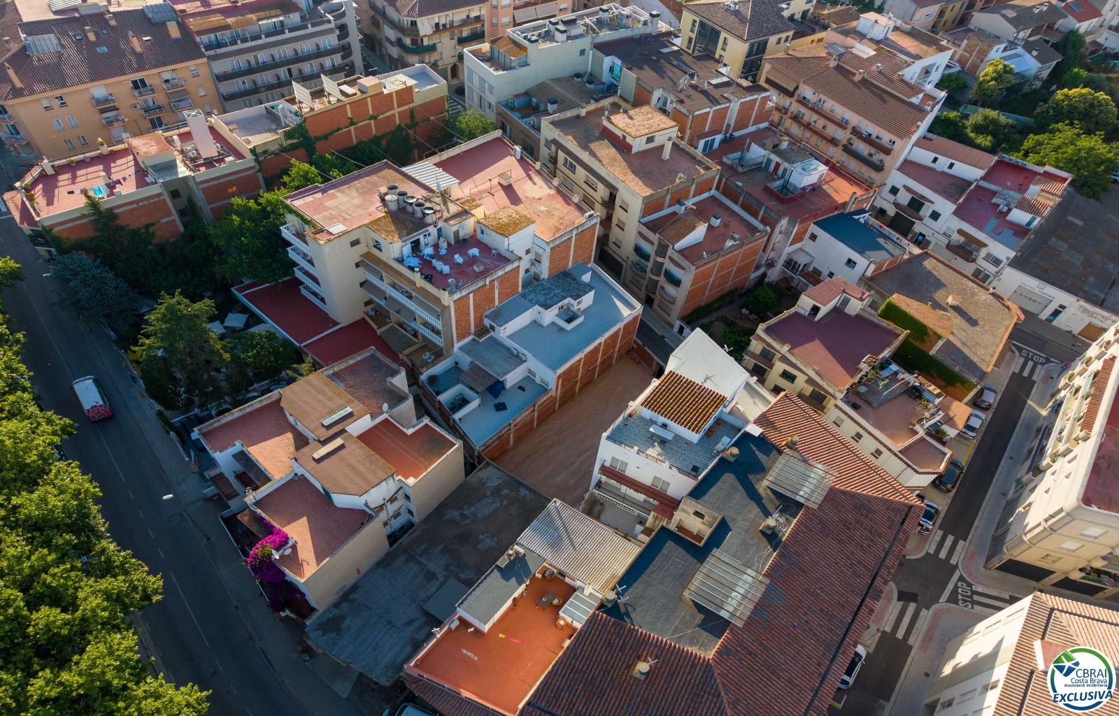 Apartment in the Heart of the Town Centre, Just 250 Metres from the Beach. - Ref. CBR6529 - photo 31