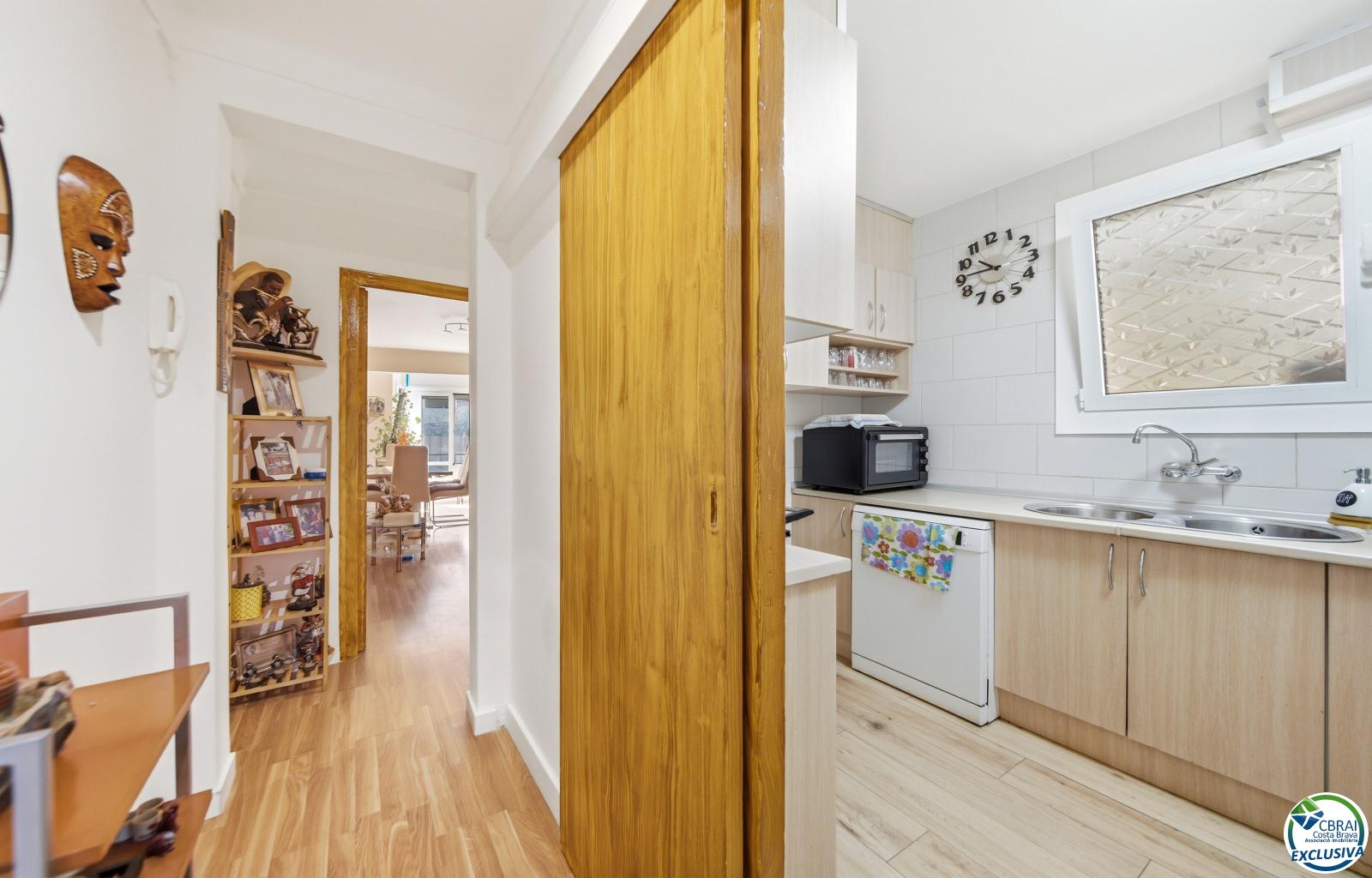 Apartment in the Heart of the Town Centre, Just 250 Metres from the Beach. - Ref. CBR6529 - photo 25
