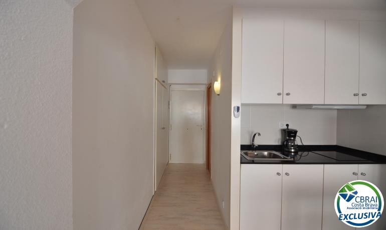 Renovated studio with community pools, garden and parking