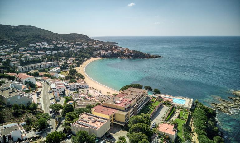 Impresionante villa en segunda línea de mar en Almadrava