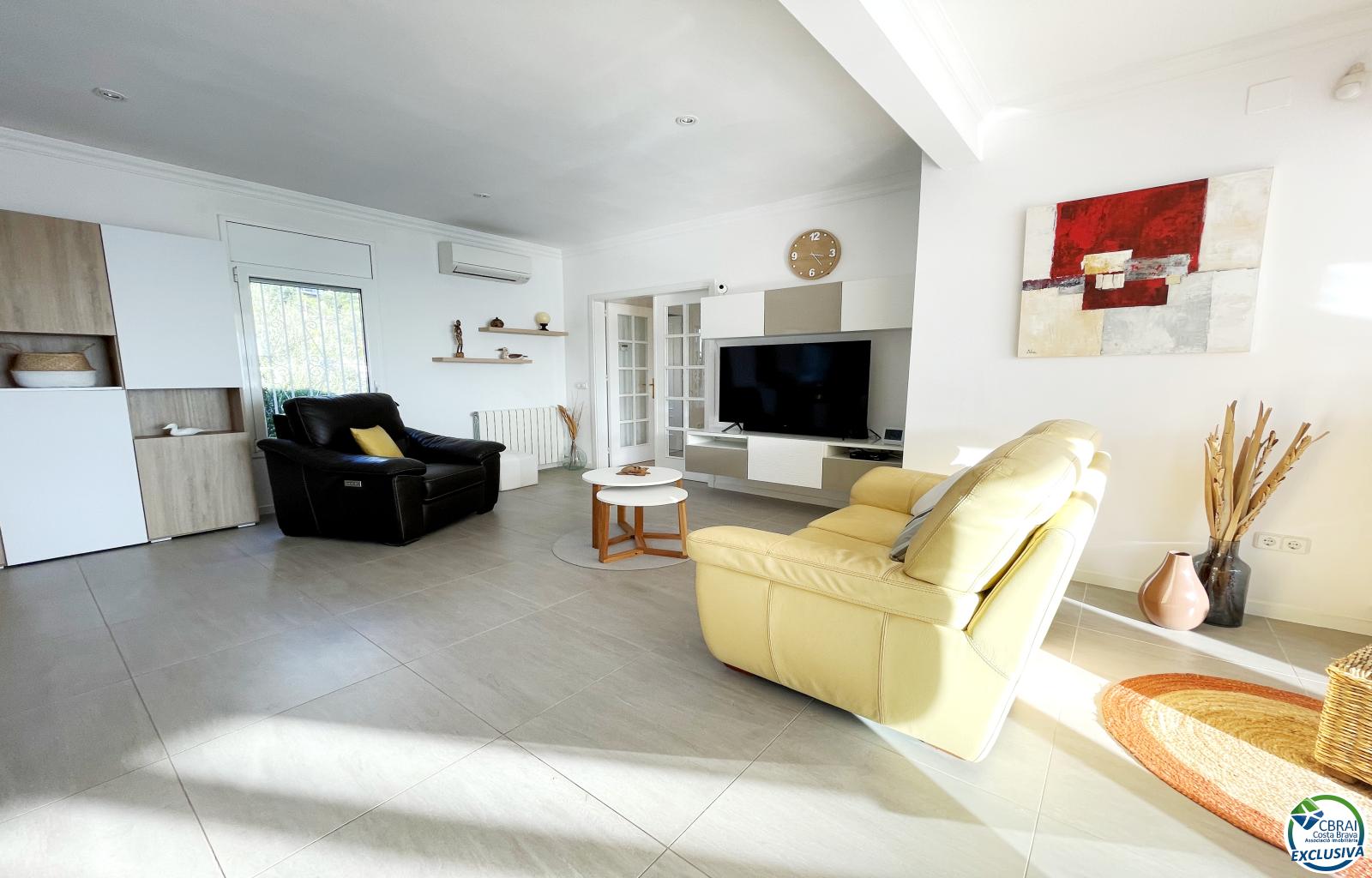 PANORAMIC VILLA WITH SEA VIEWS, PRIVATE POOL AND LARGE PLOT IN MAS FUMATS - Ref. CBR6372 - photo 7
