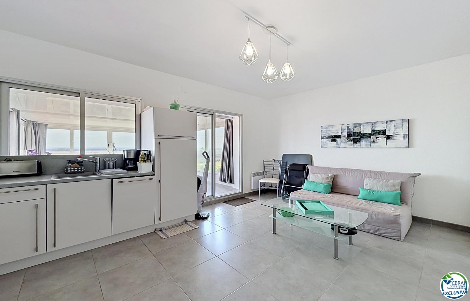 Large renovated studio with a 72 m² terrace, recent veranda, and panoramic views of the Bay of Roses in a residence with a pool and parking - El Cortijo - Ref. CBR6443 - photo 6
