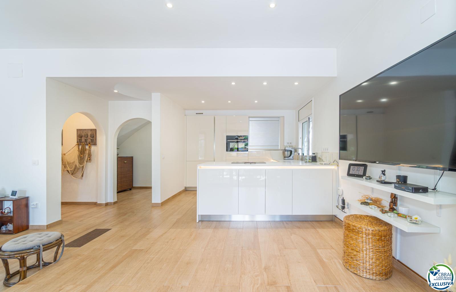 Stunning renovated house with pool in Empuriabrava - Peni - Ref. CBR6547 - photo 10