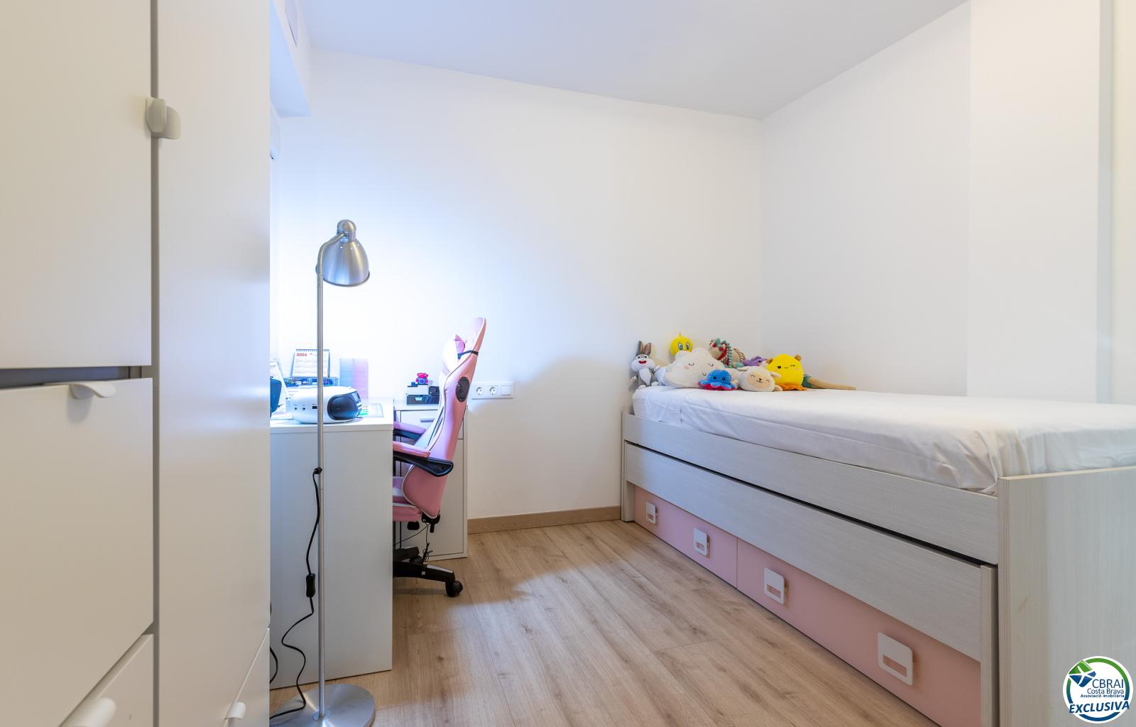 Renovated apartment with 3 bedrooms 100 m from the beach in Roses. - Centre - Ref. CBR6355 - photo 17