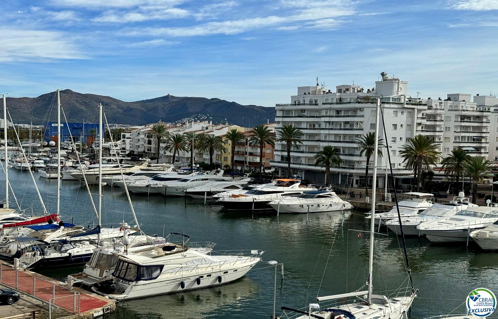 Apartamento totalmente renovado con terraza y espectaculares vistas al canal y al mar, en una de las zonas más buscadas de Empuriabrava - Port Grec - Ref. CBR6649 - foto 16