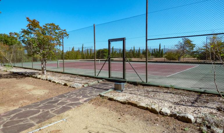 Magnifica vivienda sobre un terreno de 2 Has en Sant Climent Sescebes